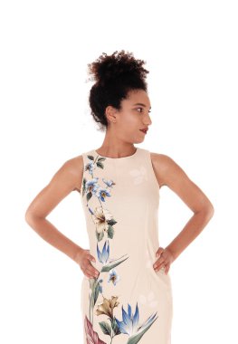 Yan bakarak güzel bir kadın yakın bir görüntü