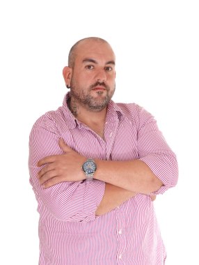 Kolu çapraz la dinlenen genç adam