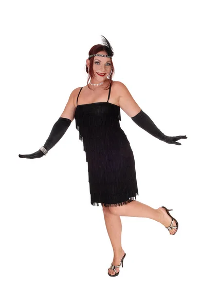 20世紀の黒いドレスと長いクローブのゴージャスな女性 — ストック写真