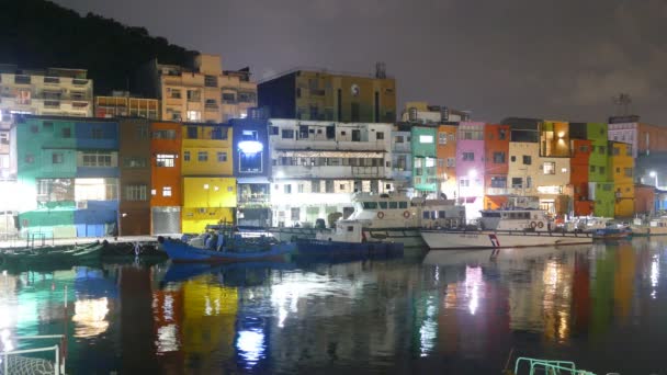 Der Fischereihafen Zhengbin Norden Taiwans Mit Schöner Hausfarbe Und Aussicht — Stockvideo