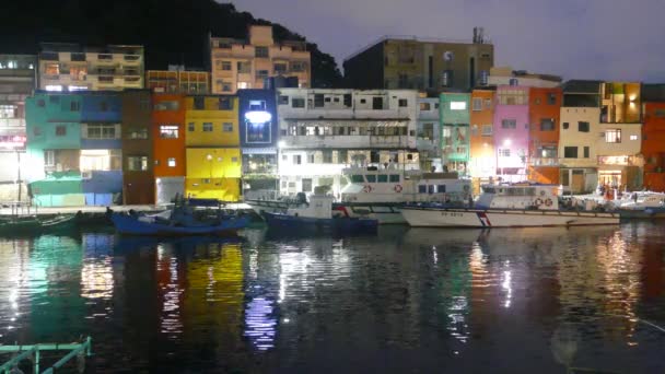 Der Fischereihafen Zhengbin Norden Taiwans Mit Schöner Hausfarbe Und Aussicht — Stockvideo