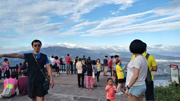 観音ピークのタフな男の美しい山と川ビュー 台湾の観音山 新北市 2018 — ストック写真
