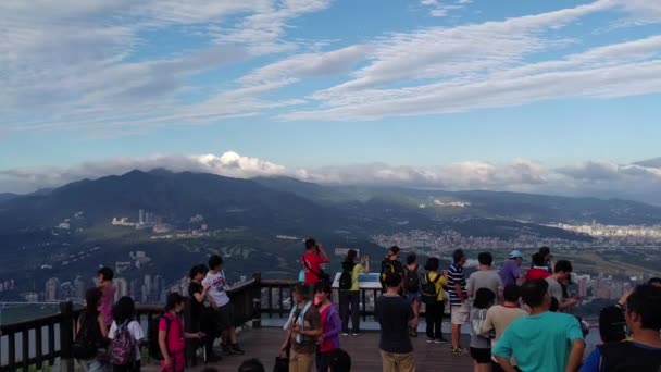 新台北市观音山 2018年7月17日 观音峰强硬的家伙美丽的山和河景色 — 图库视频影像