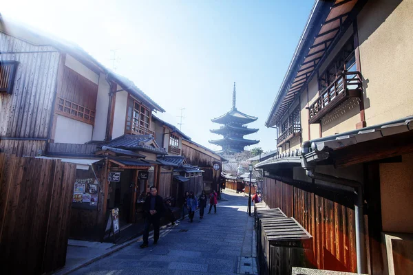 京都市 2015 36年 桜の時に清水寺で観光は京都に咲くとしています — ストック写真