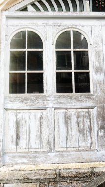 Danshui bölgesi, New Taipei City, Tayvan - 30 Haziran 2019: tatlı su alan, eski Tamsui Nehri'nin ağzında kuzeyinde Huwei bilinen her gün batımında çok sayıda turist çeken.