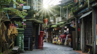 Jingtong istasyonu, Tayvan - 14 Şubat, 2019: Jingtong istasyonu çeken gökyüzü Fener Fener Festivali çevresinde turistlere