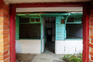 Yeni Taipei City, Tayvan kuzeyinde eski kırık evde