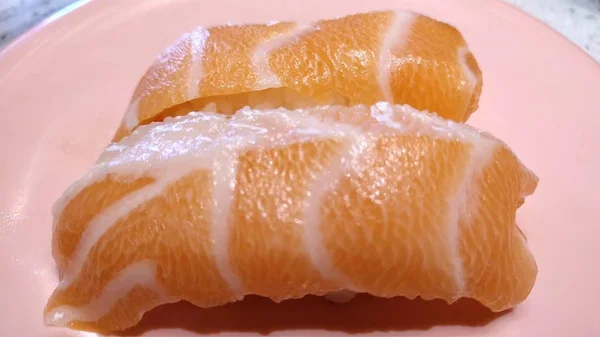 Conjunto de salmão Sashimi. Sashimi de salmão de comida japonesa. (Foco selectivo — Fotografia de Stock