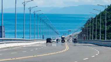 Taitung, Tayvan - 17 Haziran 2020: Taitung Jinlun Köprüsü, Tayvan 'ın doğu kıyısında güzel bir köprü.