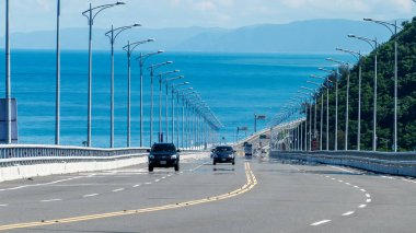 Taitung, Tayvan - 17 Haziran 2020: Taitung Jinlun Köprüsü, Tayvan 'ın doğu kıyısında güzel bir köprü.