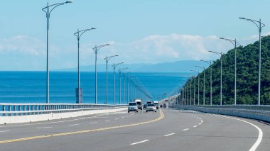 Taitung, Tayvan - 17 Haziran 2020: Taitung Jinlun Köprüsü, Tayvan 'ın doğu kıyısında güzel bir köprü.