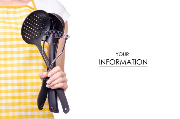 Nő, kötény, konyhai eszközök, a kezében minta — Stock Fotó