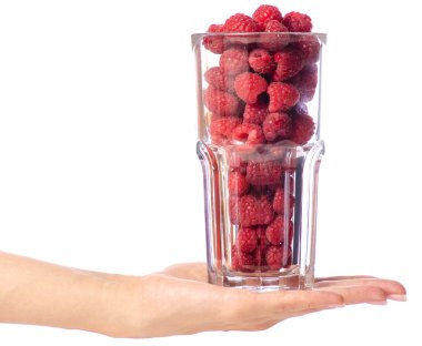 Ahududu bir elinde bir bardak