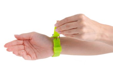 Yeşil bir yandan saat