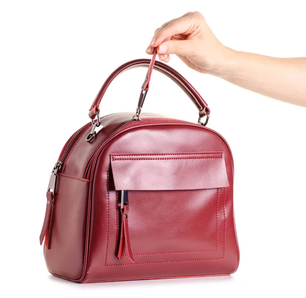 Kırmızı deri kadın çantası elinde