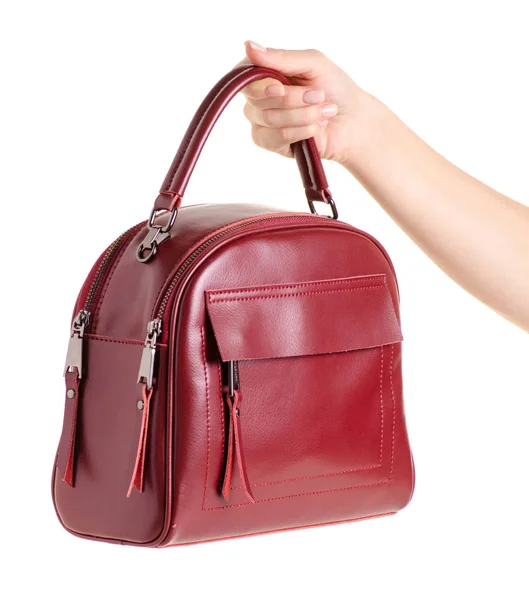 Kırmızı deri kadın çantası elinde