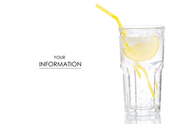 Agua carbonatada de vidrio con patrón de limón — Foto de Stock