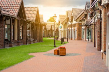 Vintage ile güzel yol Güneş doğa evleri