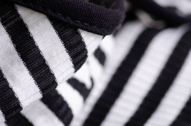 Kumaş Giyim siyah ve beyaz şerit