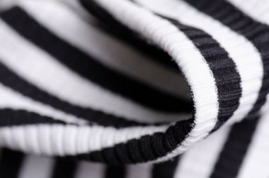 Kumaş Giyim siyah ve beyaz şerit