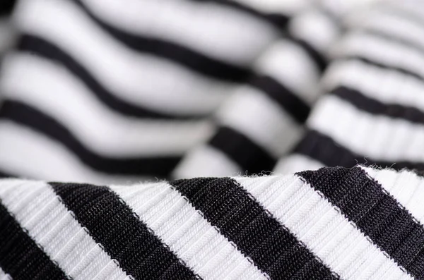 Kumaş Giyim siyah ve beyaz şerit