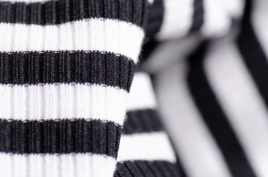 Kumaş Giyim siyah ve beyaz şerit