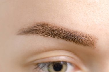 Kadın kaşları kahverengi göz şekli