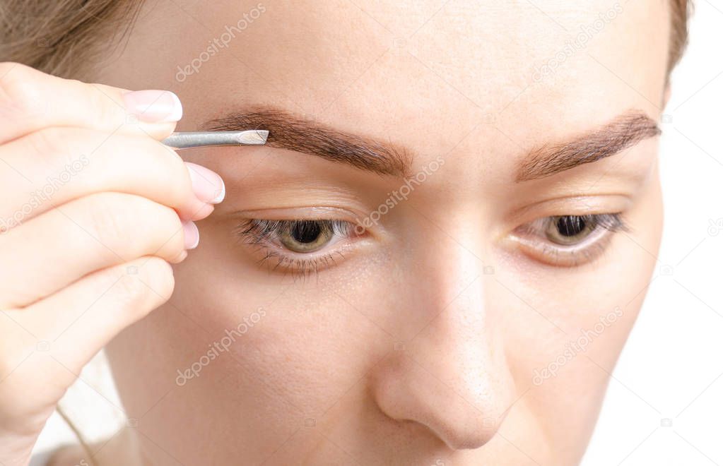 Female eyebrow shape brown eye eyebrow tweezers