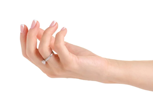 Γυναικείο χέρι με ένα ασημένιο και χρυσό δαχτυλίδι — Φωτογραφία Αρχείου