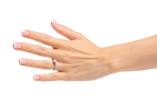 Mano femenina con anillo de oro plateado — Foto de Stock