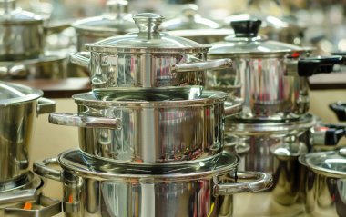 Mağaza raf mutfak tava