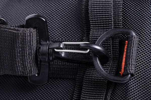Toka siyah çanta sırt çantası Tekstil bağlantı parçaları makro — Stok fotoğraf
