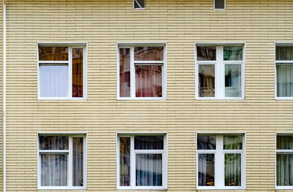 White windows in the building — Stock Photo, Image