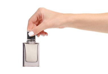Elinde şişe parfüm