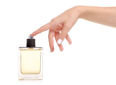 Elinde şişe parfüm