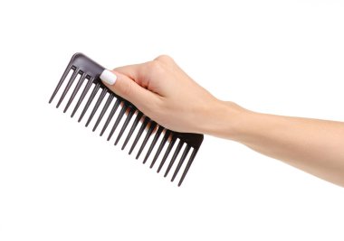 Elinde siyah saç tarağı