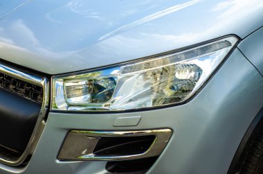 Araba baş açık gri