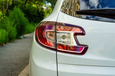 Araç stop lambaları beyaz