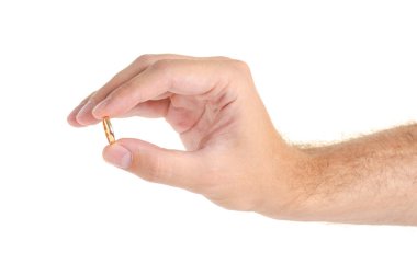 Nişan Yüzük elinde