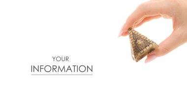 El desende küçük piramit