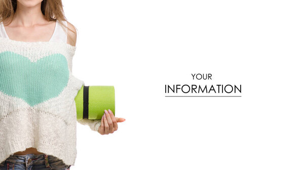 Красивая молодая женщина с karemate в ручной спорт-путешествия шаблон
