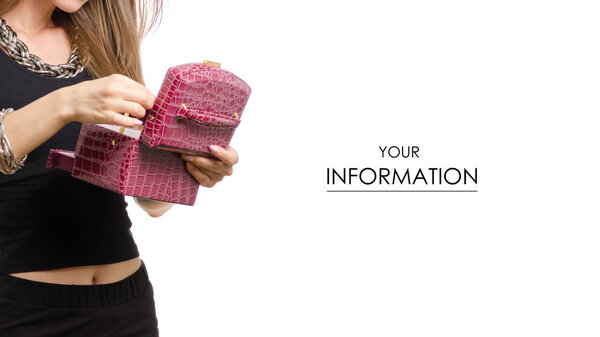 Красивая молодая женщина с гробом еврейского образца
