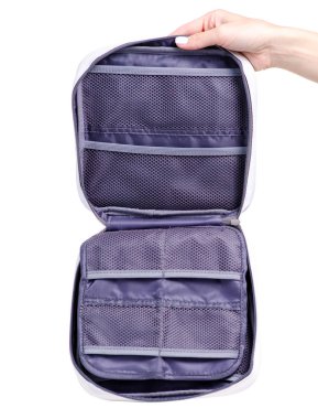 Banyo seyahat kozmetik çantası elinde