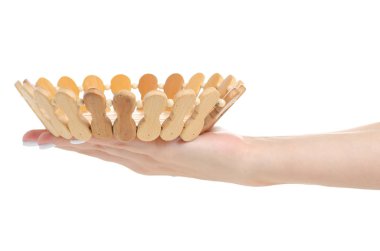 Ahşap sepet elinde doğal