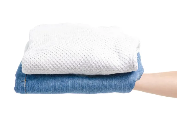 Stos Odzież jeans niebieski i biały sweter w ręku — Zdjęcie stockowe