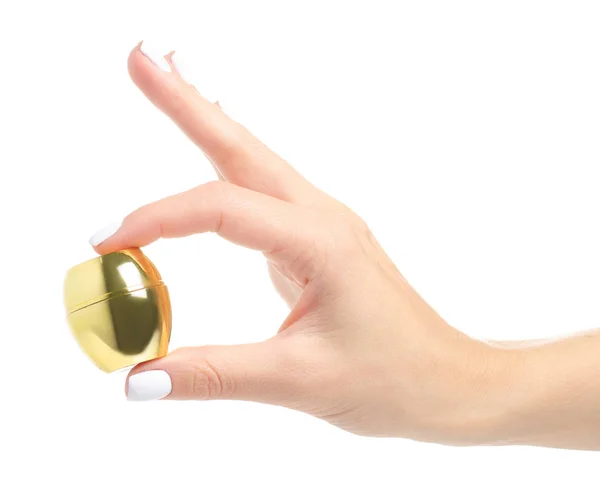 Óleo de lábio de maquilhagem pequena jarra dourada na mão — Fotografia de Stock
