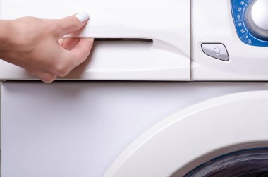 Çamaşır makinesi toz konteyner el