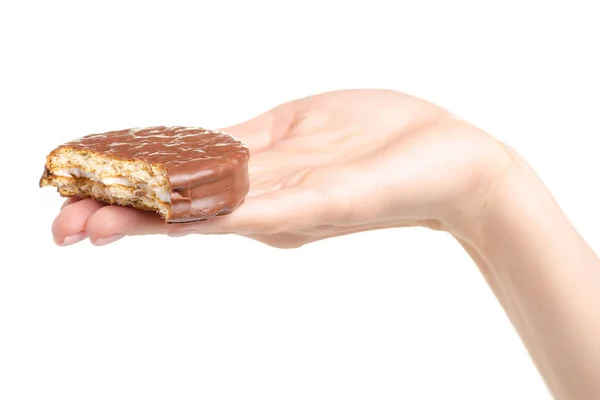 チョコレート サンドイッチ クッキーを手に — ストック写真