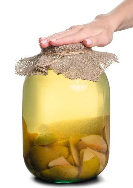 Kompott päron burk kvinnlig hand — Stockfoto