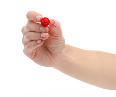 Elinde kırmızı işaret